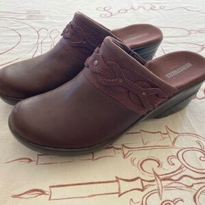 Clarks brown leather clogs